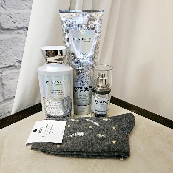 "Cheers!" Festive Loft & B&BW's Premium Set - Picture 6 of 6